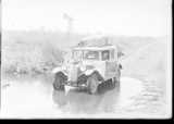 auto tatra pri projizdeni potoka v s rhodesii j afrika 00